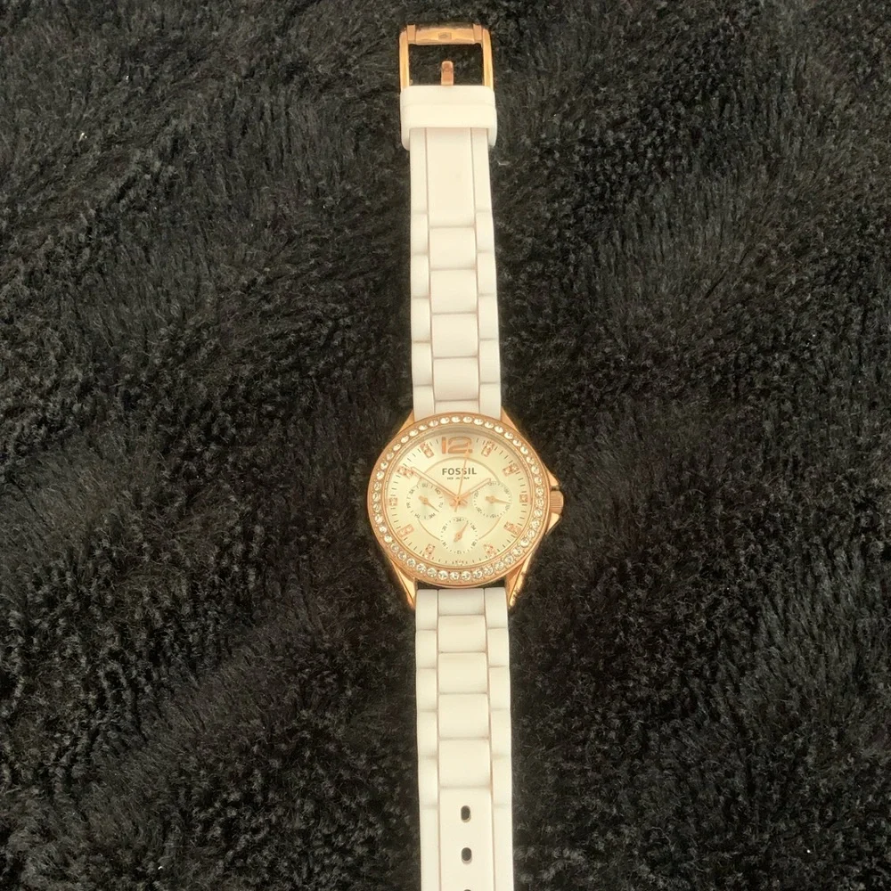 Fossil Gold Tone Riley Watch - Picture 4 of 4